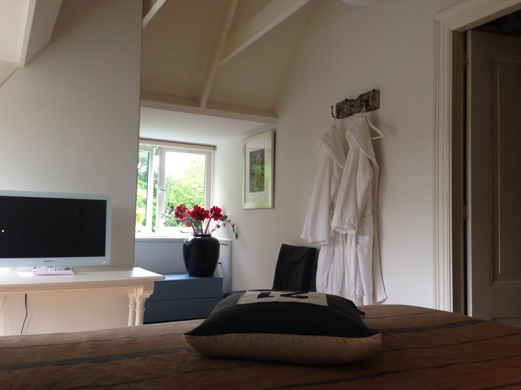 Room One-Twenty-One Naarden Bilik gambar